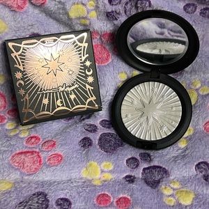 Mac x Pony Park Highlighter in Cold Comfort BNIB